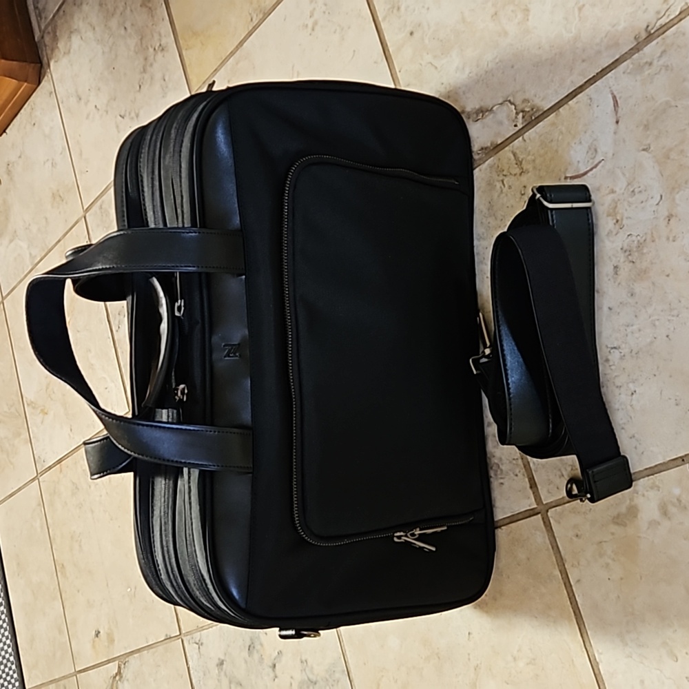 Nomad lane bento bag in black/gold